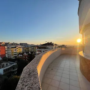 - Private , Tirana Albanië